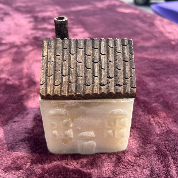 Charming Ceramic House Candle - Picture 1 of 3